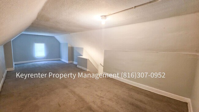 Building Photo - Welcome Home to This Bright & Inviting 4 Bed, 2 Bath