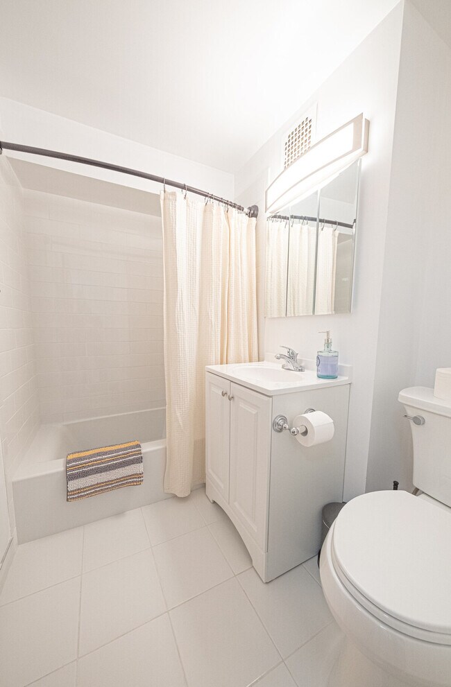 Building Photo - 32 W 86th St