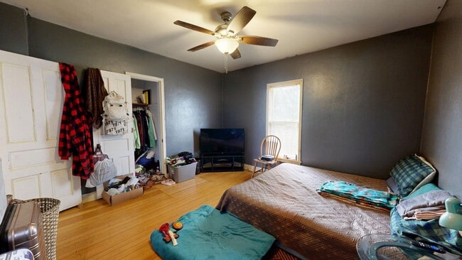 Building Photo - 2 bedroom - Main floor