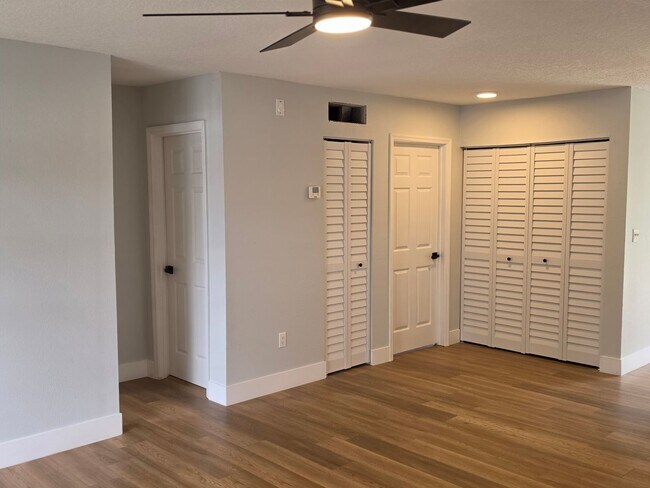Building Photo - FOR RENT!! RECENTLY RENOVATED 2 BEDROOM 2 BATH CONDO (FIRST FLOOR)...