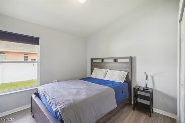 Building Photo - 940 Belmont St E