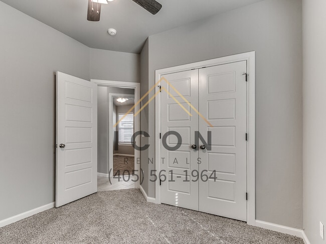 Building Photo - 4512 Oasis Ln