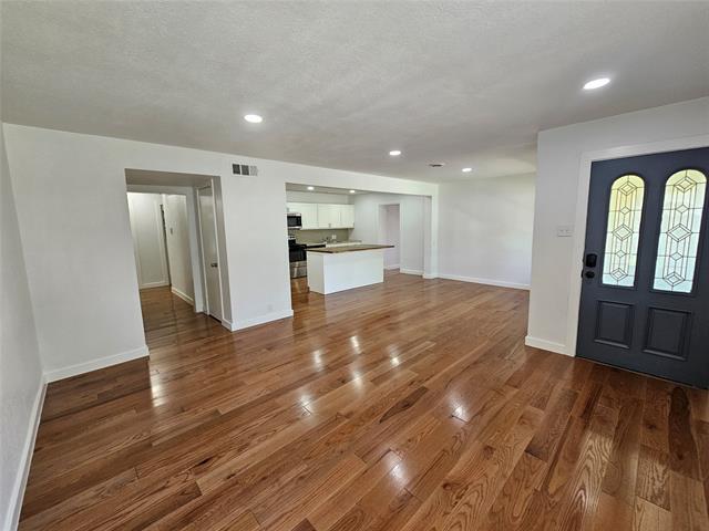 Building Photo - 2402 Housley Dr