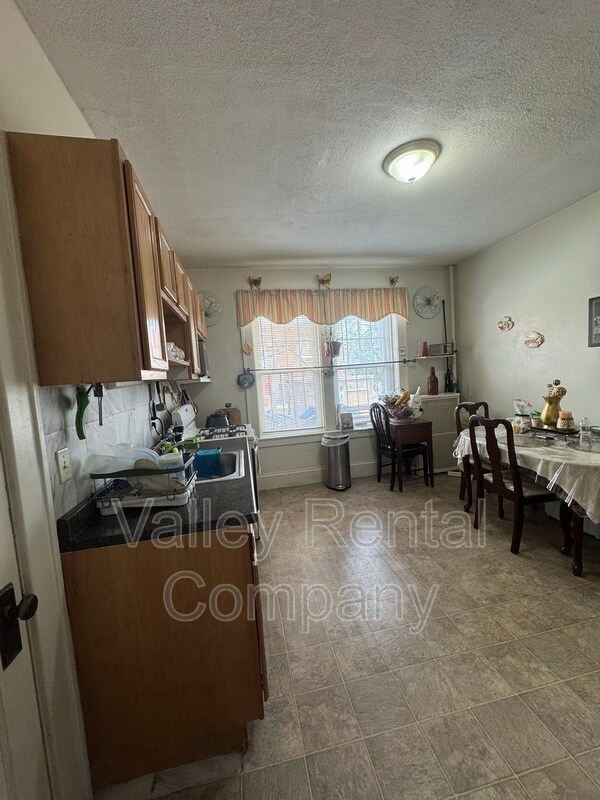 Building Photo - 329 Beech St