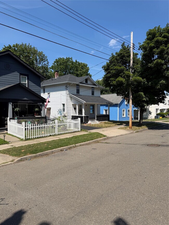 Building Photo - 207 Prospect St