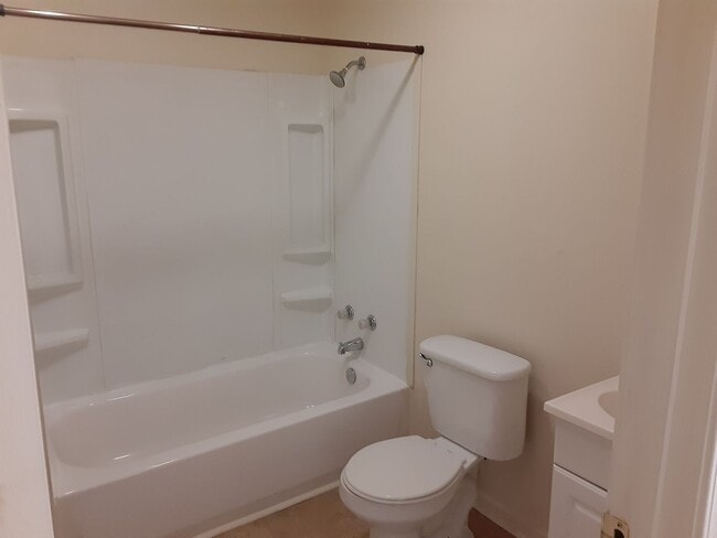 Building Photo - 144 Pike Ave