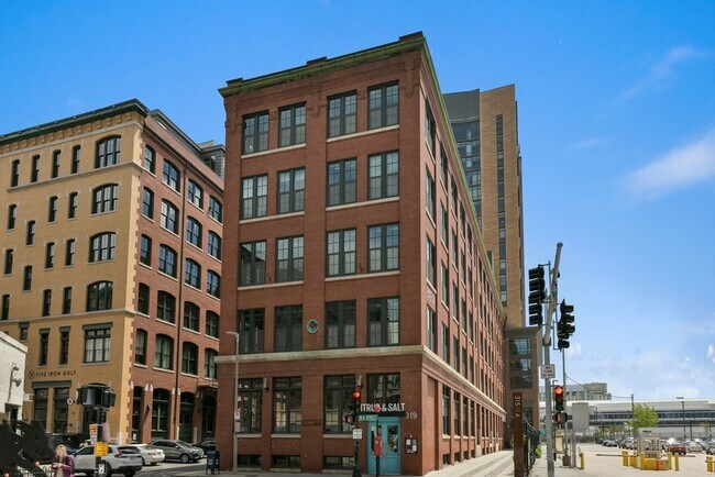 Building Photo - 319 A St