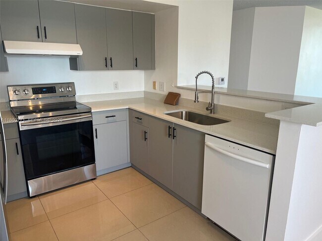 Building Photo - 19701 E Country Club Dr