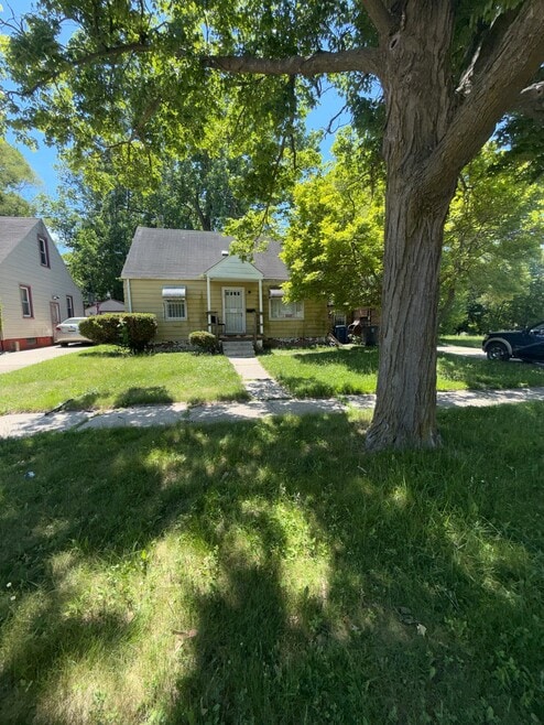 Building Photo - 411 W Marengo Ave