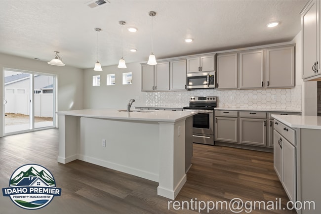 Building Photo - 7642 E Lightfoot St