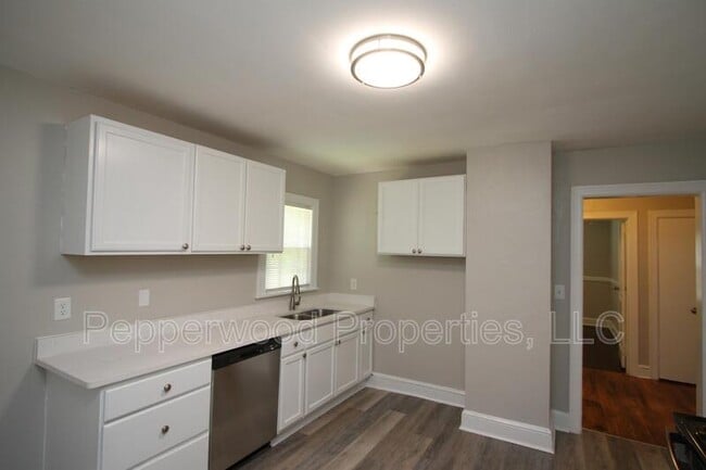 Building Photo - 228 S Hampton Dr