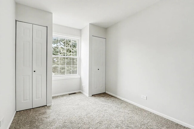 Building Photo - 8 Wildwood Ln