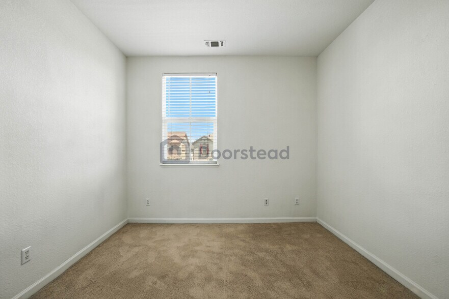 Building Photo - 252 Crescent Moon Dr