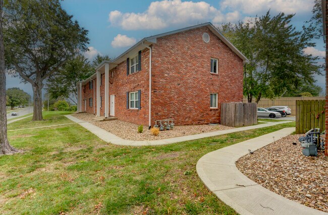 Building Photo - 9115 Nieman Rd