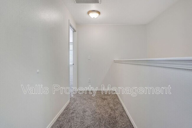 Building Photo - 4422 Remington Pl NE