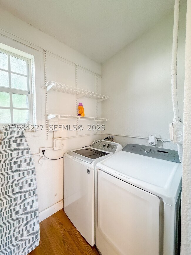Building Photo - 2740 Dewey St
