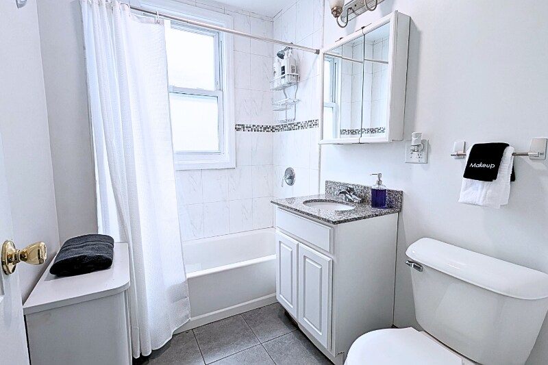 Building Photo - 108 Gotthart St