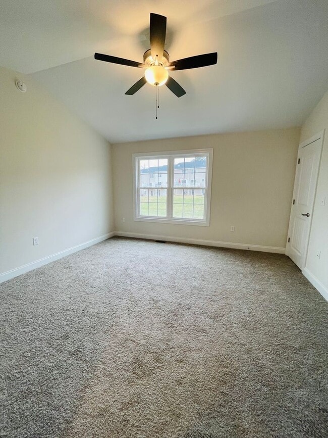 Building Photo - *Crescent Ridge Townhome for Rent*
