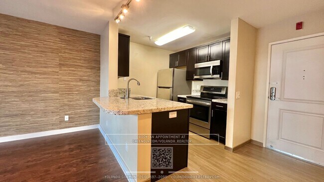 Building Photo - Sweet and Spacious studio with resort styl...