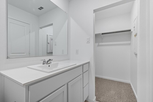 Building Photo - 924 Blue Heron Dr