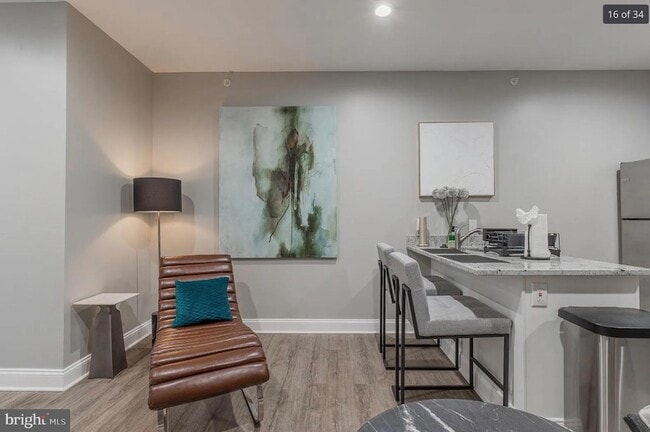 Building Photo - 3221 Noble St