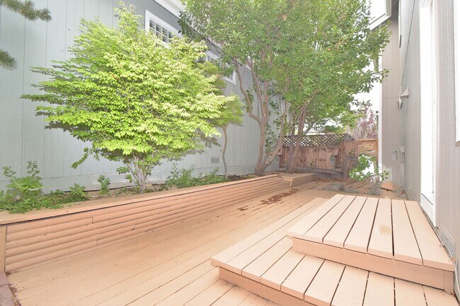 Building Photo - Caughlin Ranch Beauty Clean and Comfortable and Close to Shopping