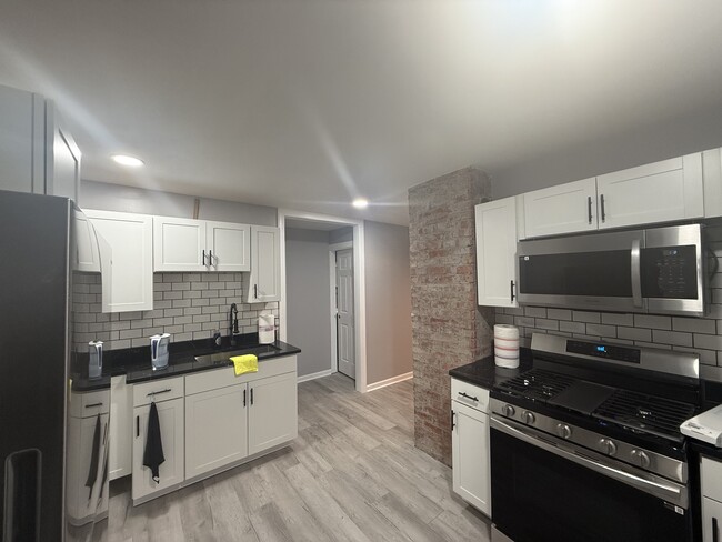 Kitchen 2/2 - 316 S Collingwood Ave