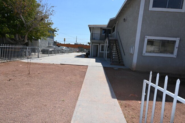 Building Photo - 2 Bedroom Apartment -Las Vegas -NO PETS -1...