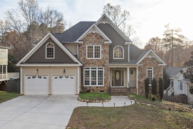 Primary Photo - 4 Bed | 2.5 Bath House with Garage