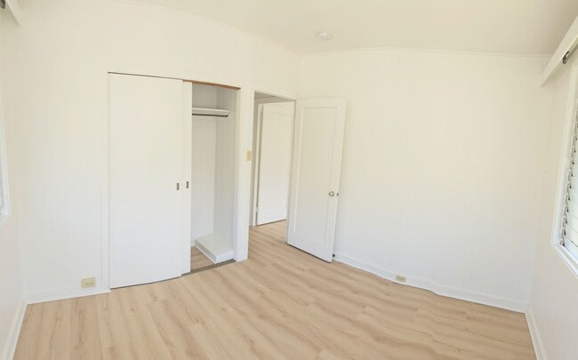Building Photo - Palolo 3 Bedroom 1 Bathroom 2 Car Carport ...