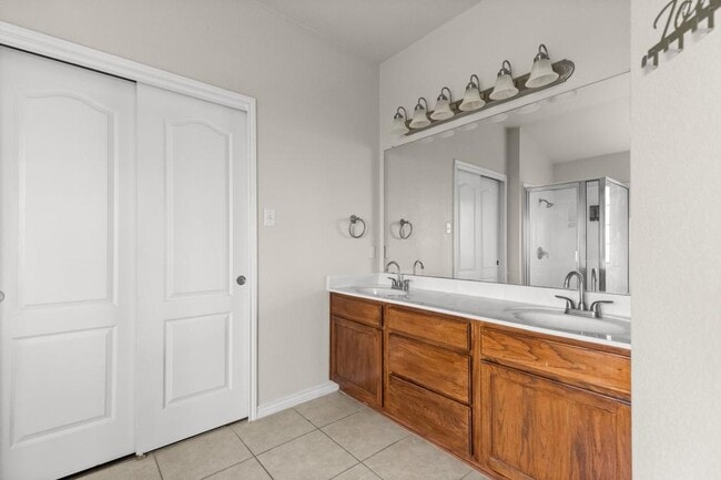 Building Photo - 2802 Scottsdale Dr