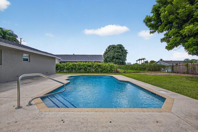 Building Photo - 316 La Mancha Ave