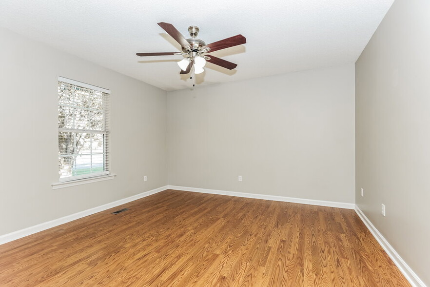 Building Photo - 2826 Henderson Ln