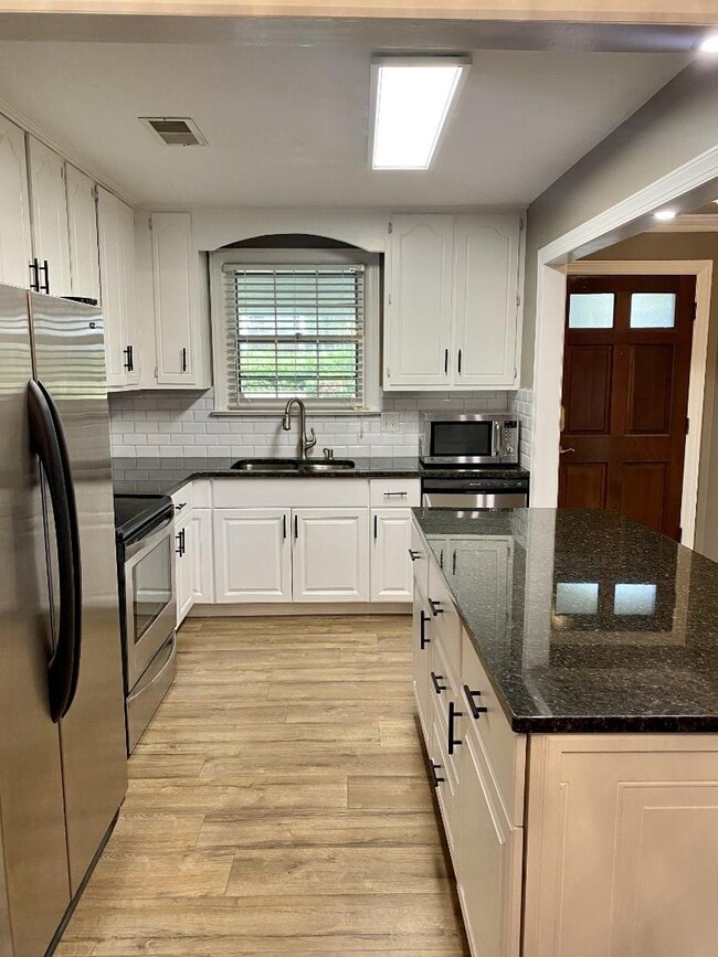 Building Photo - 3188 Hillsboro Pike