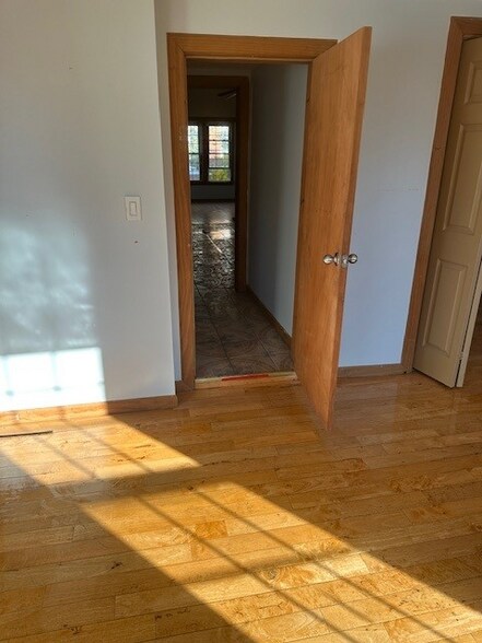 Building Photo - 736 N Ada St