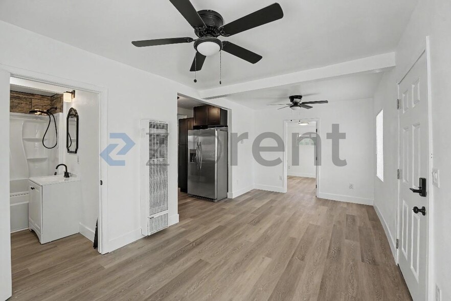 Building Photo - Unit