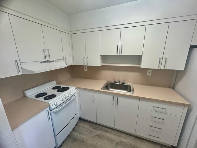 Building Photo - 7624 Pembroke Rd