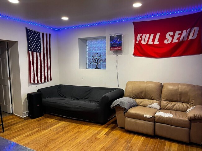 Building Photo - 2128 E Carson St