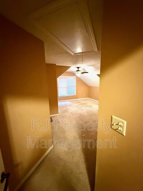 Building Photo - 8610 Dena Cove W