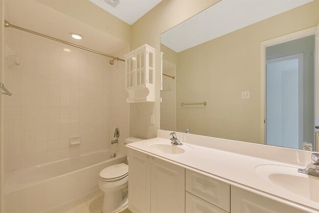 Building Photo - 27 Bethany Bend Dr