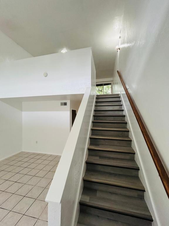 Building Photo - 3912 Crayrich Cir