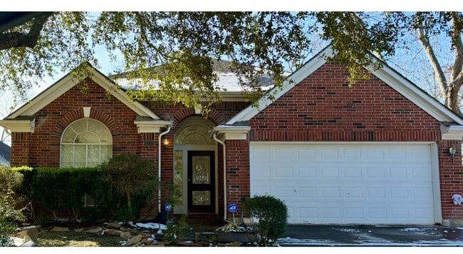 Primary Photo - 4242 Lakeshore Forest Dr