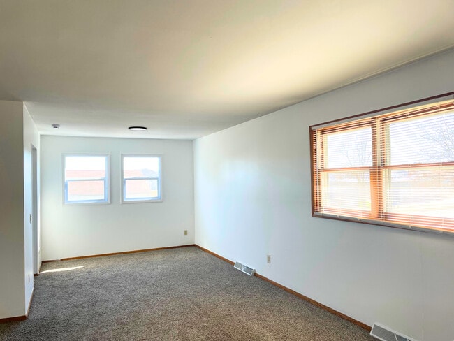 Building Photo - 705 Willow Run St