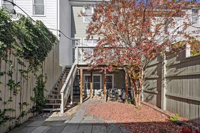 Building Photo - 3 Bed 3.5 Bath - Kentlands Townhouse - 2 C...