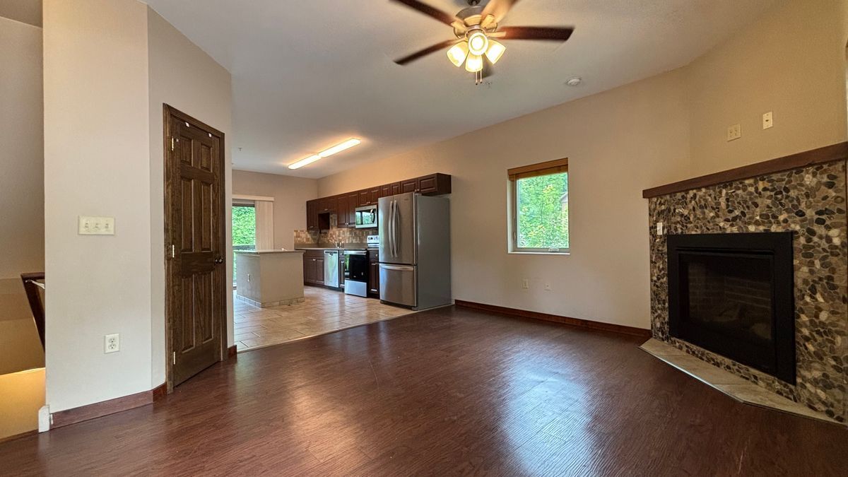 Building Photo - 128 Village Dr