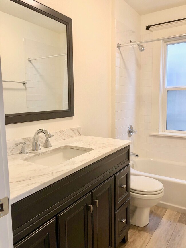 Building Photo - 1 Bedroom in Sellwood