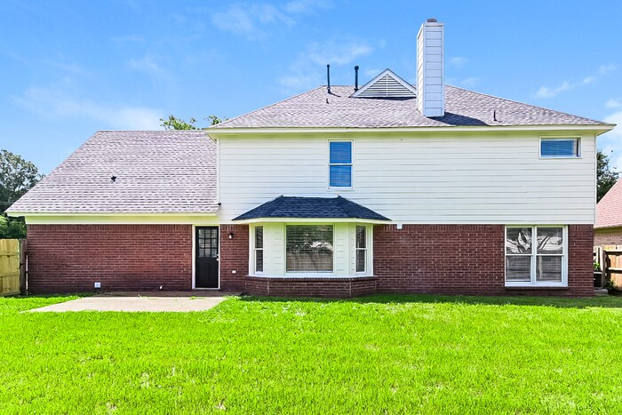 Building Photo - 9008 Country Leaf Cove