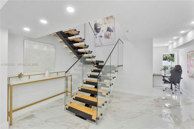 Building Photo - 3261 Seaward Dr