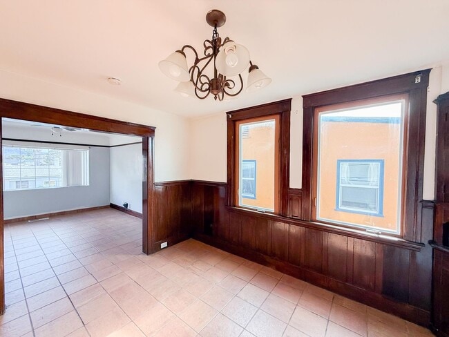 Building Photo - 4 bed 3 bath Single-family Home in Glenview/Lower Diamond area of Oakland