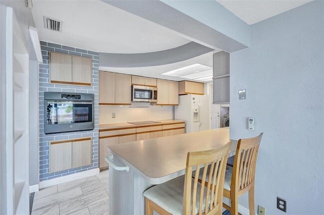 Building Photo - 2544 Burnice Dr